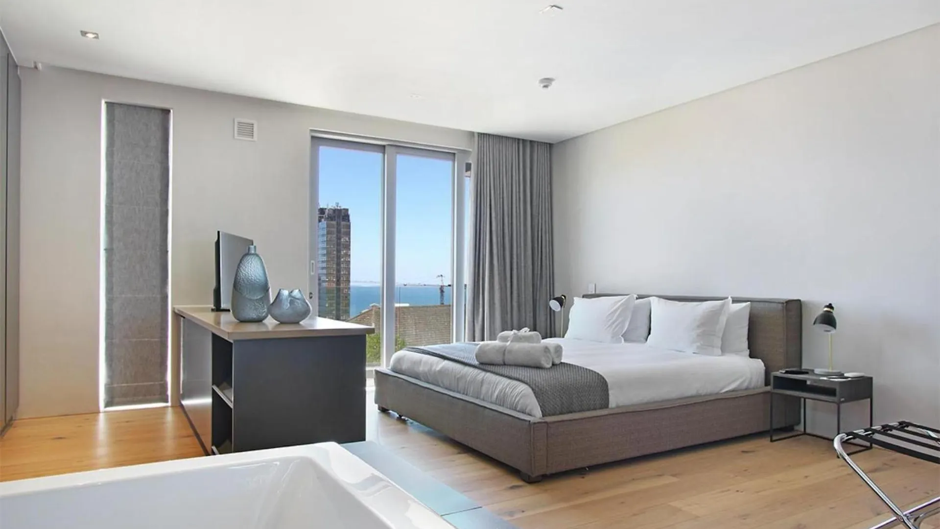 Bright 2Bed In Sea Point W Sea Views Helio Haven Apartment Cape Town